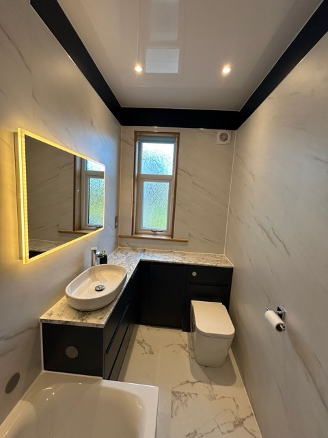 bathroom after being expertly renovated by edinburgh joinery company urenovations