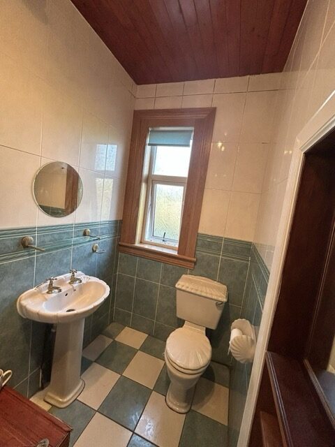 bathroom before being renovated